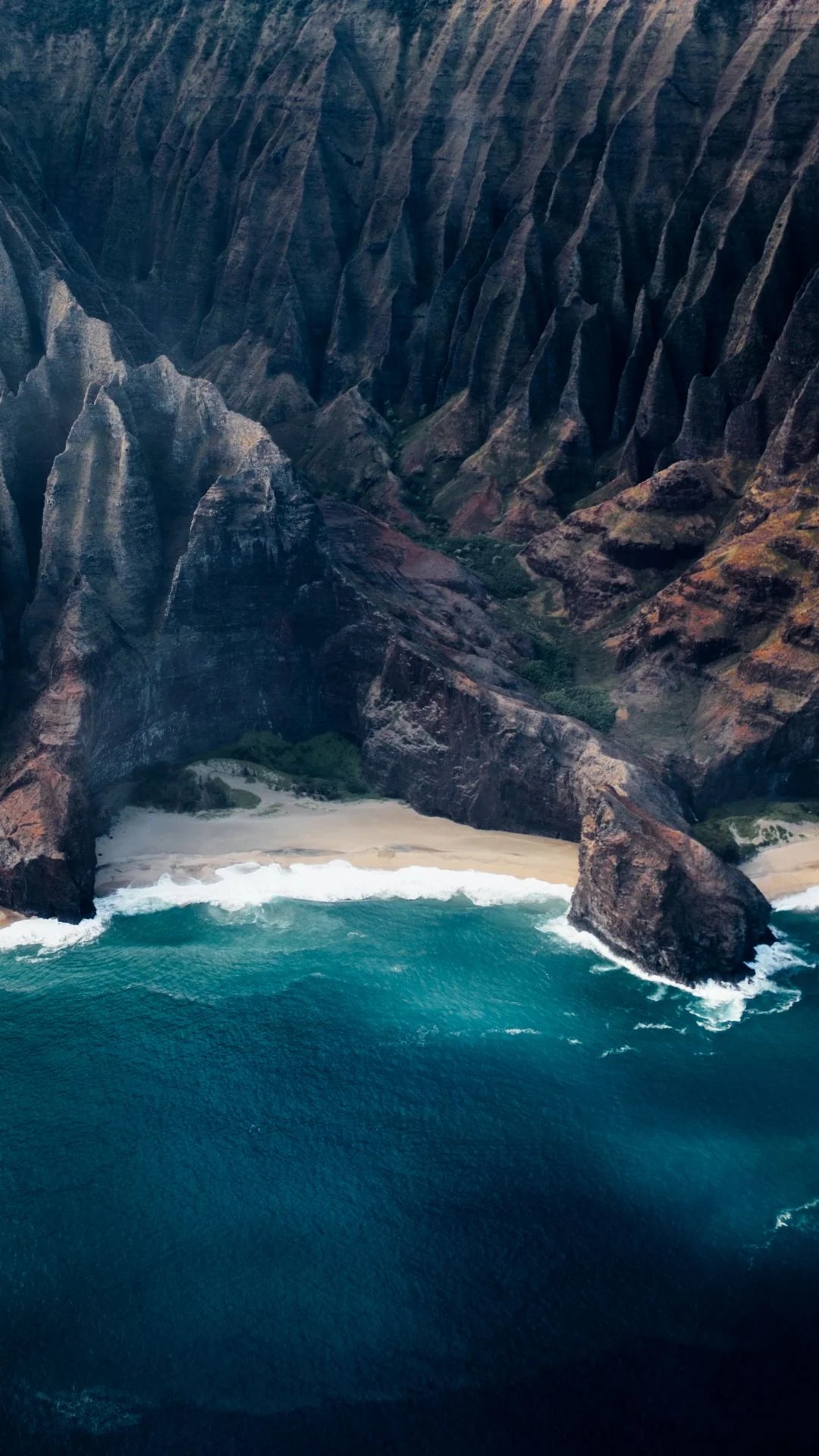 <strong>HAWAII'S </strong><em>BEAUTY SECRET</em>